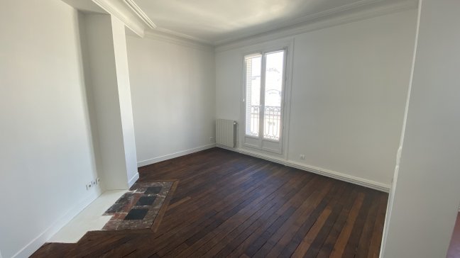 Location Appartement  3 pièces - 45m² 75018 Paris